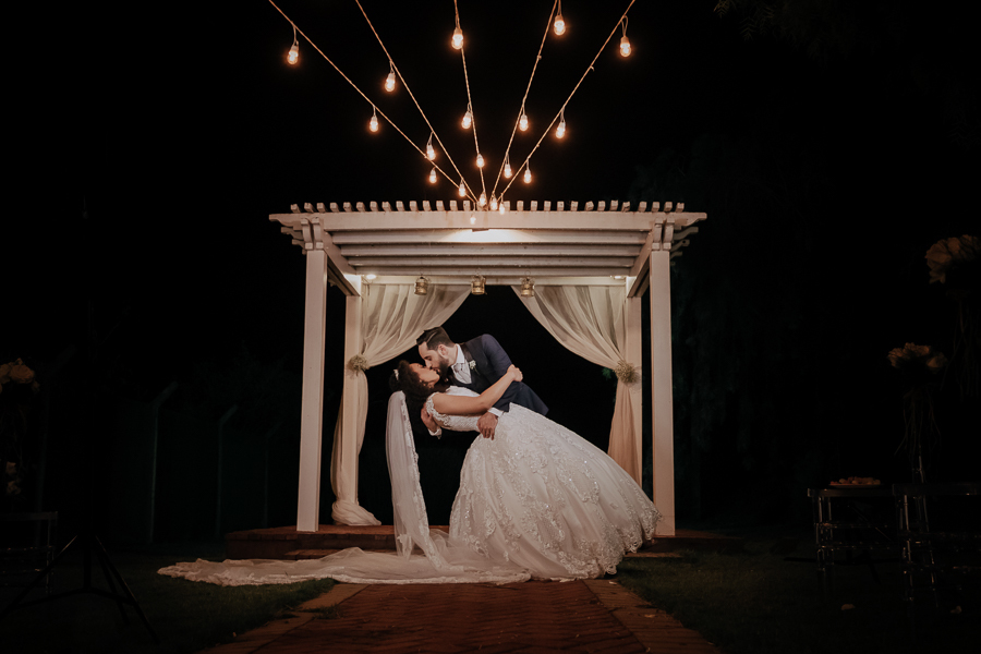 CERIMONIA DE CASAMENTO AO AR LIVRE REALIZADA DE DIA NO CAPIM LIMAO EM MARINGA NO PARANA E FOTOGRAFADO POR LUCAS DREHER E ALINE DREHER