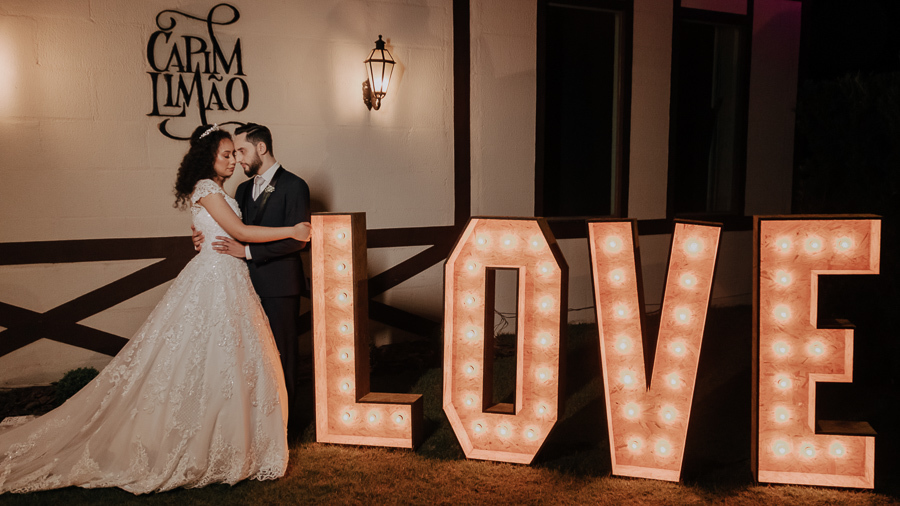 CERIMONIA DE CASAMENTO AO AR LIVRE REALIZADA DE DIA NO CAPIM LIMAO EM MARINGA NO PARANA E FOTOGRAFADO POR LUCAS DREHER E ALINE DREHER