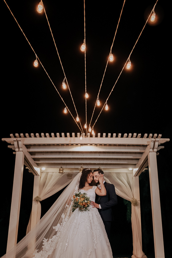 CERIMONIA DE CASAMENTO AO AR LIVRE REALIZADA DE DIA NO CAPIM LIMAO EM MARINGA NO PARANA E FOTOGRAFADO POR LUCAS DREHER E ALINE DREHER