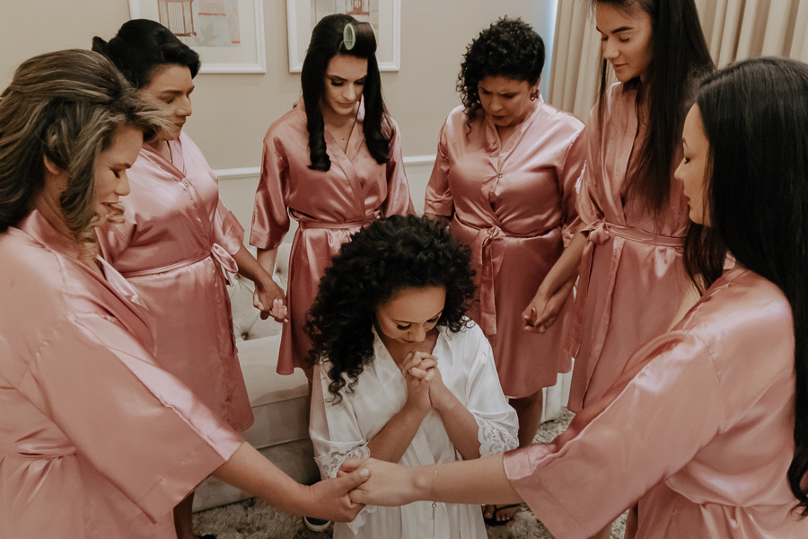 MAKING OF DA NOIVA GEISI REALIZADO NO STUDIO ELAISA CAMILO EM MARINGA NO PARANA E FOTOGRAFADO POR ALINE DREHER