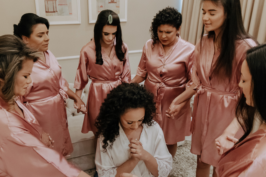 MAKING OF DA NOIVA GEISI REALIZADO NO STUDIO ELAISA CAMILO EM MARINGA NO PARANA E FOTOGRAFADO POR ALINE DREHER