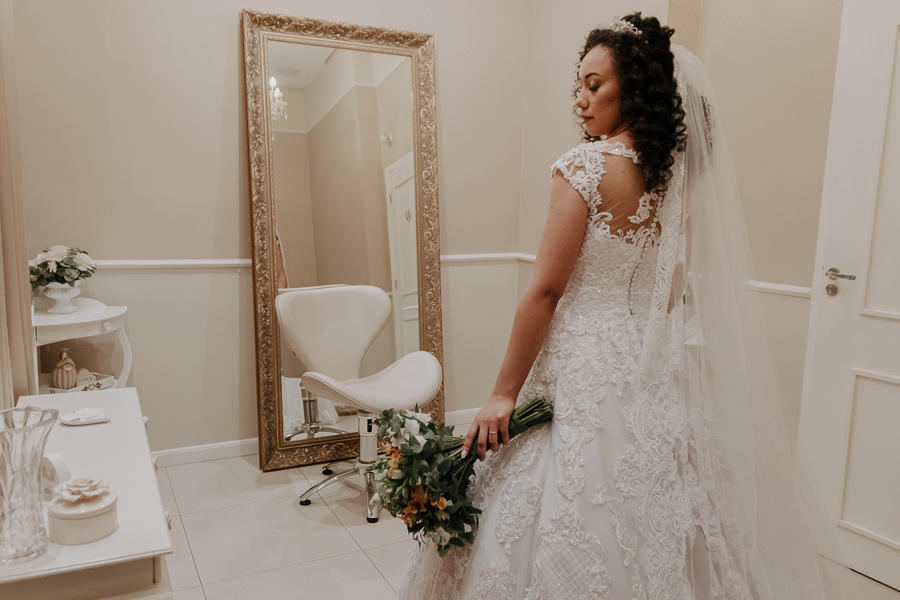 MAKING OF DA NOIVA GEISI REALIZADO NO STUDIO ELAISA CAMILO EM MARINGA NO PARANA E FOTOGRAFADO POR ALINE DREHER