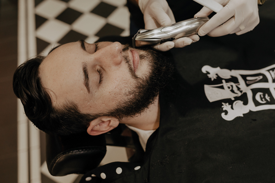 MAKING OF NOIVO GUILHERME REALIZADO NA BARBEARIA SIR MUSTACHE EM MARINGA NO PARANA E FOTOGRAFADOR POR LUCAS DREHER