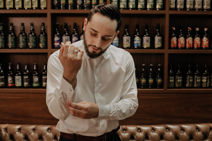 MAKING OF NOIVO GUILHERME REALIZADO NA BARBEARIA SIR MUSTACHE EM MARINGA NO PARANA E FOTOGRAFADOR POR LUCAS DREHER
