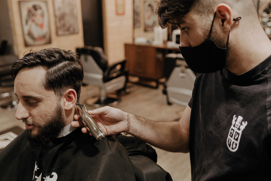 MAKING OF NOIVO GUILHERME REALIZADO NA BARBEARIA SIR MUSTACHE EM MARINGA NO PARANA E FOTOGRAFADOR POR LUCAS DREHER