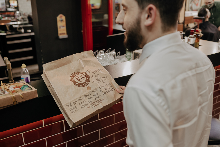 MAKING OF NOIVO GUILHERME REALIZADO NA BARBEARIA SIR MUSTACHE EM MARINGA NO PARANA E FOTOGRAFADOR POR LUCAS DREHER