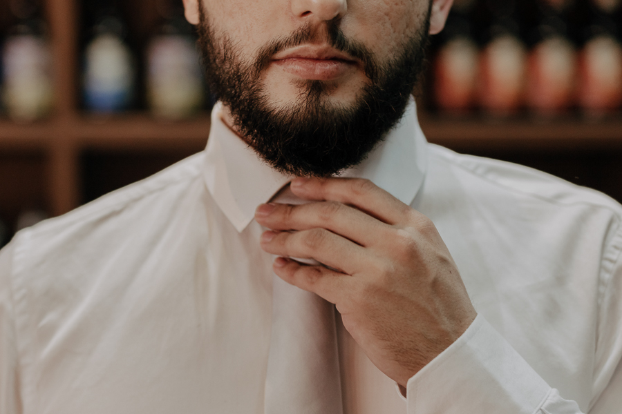 MAKING OF NOIVO GUILHERME REALIZADO NA BARBEARIA SIR MUSTACHE EM MARINGA NO PARANA E FOTOGRAFADOR POR LUCAS DREHER