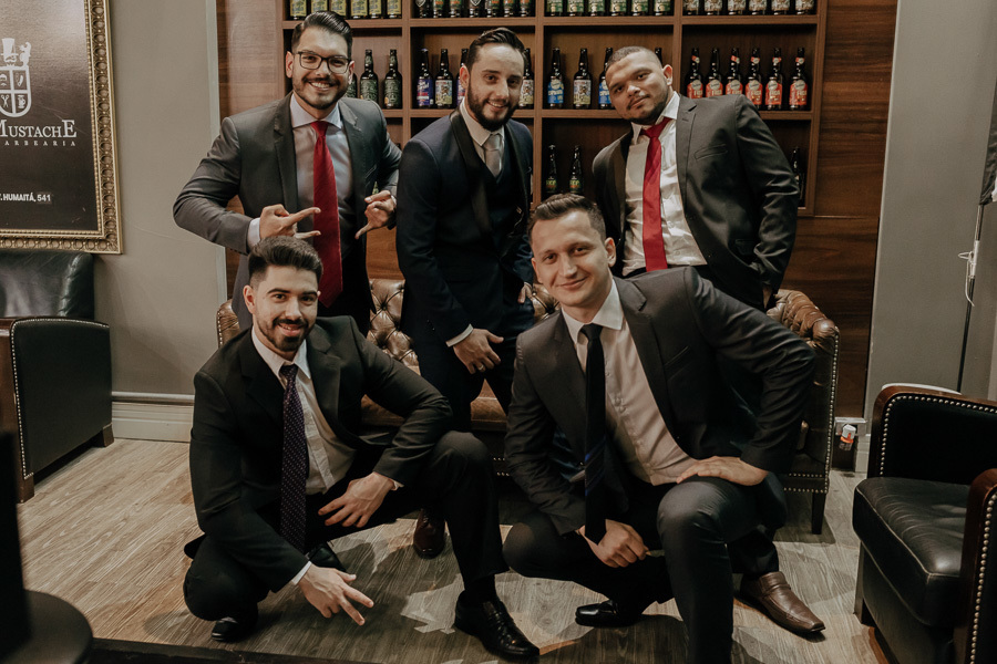 MAKING OF NOIVO GUILHERME REALIZADO NA BARBEARIA SIR MUSTACHE EM MARINGA NO PARANA E FOTOGRAFADOR POR LUCAS DREHER