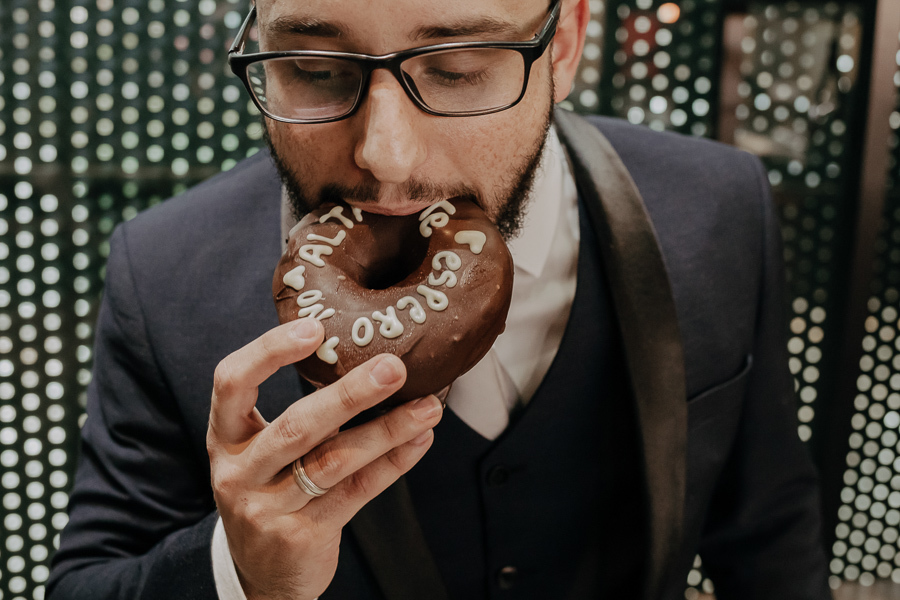 MAKING OF NOIVO GUILHERME REALIZADO NA BARBEARIA SIR MUSTACHE EM MARINGA NO PARANA E FOTOGRAFADOR POR LUCAS DREHER