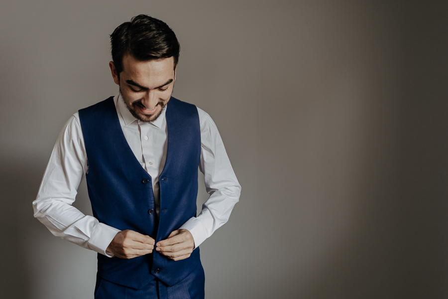 MAKING OF DA PREPARACAO DO NOIVO MATHEUS REALIZADO NA BARBEARIA TESOURAS CLUB EM MARINGA NO PARANA E FOTOGRAFADO POR LUCAS DREHER