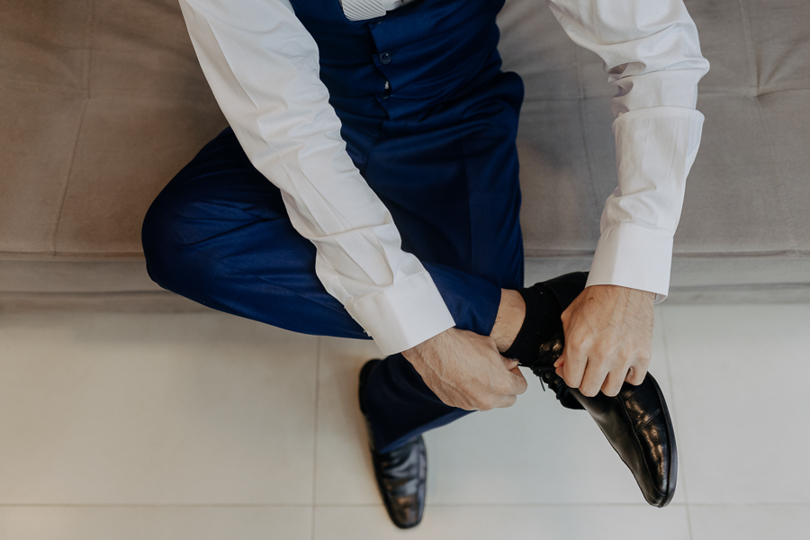 MAKING OF DA PREPARACAO DO NOIVO MATHEUS REALIZADO NA BARBEARIA TESOURAS CLUB EM MARINGA NO PARANA E FOTOGRAFADO POR LUCAS DREHER