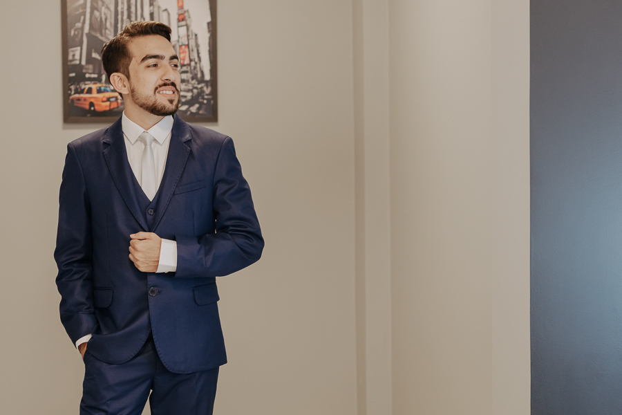 MAKING OF DA PREPARACAO DO NOIVO MATHEUS REALIZADO NA BARBEARIA TESOURAS CLUB EM MARINGA NO PARANA E FOTOGRAFADO POR LUCAS DREHER