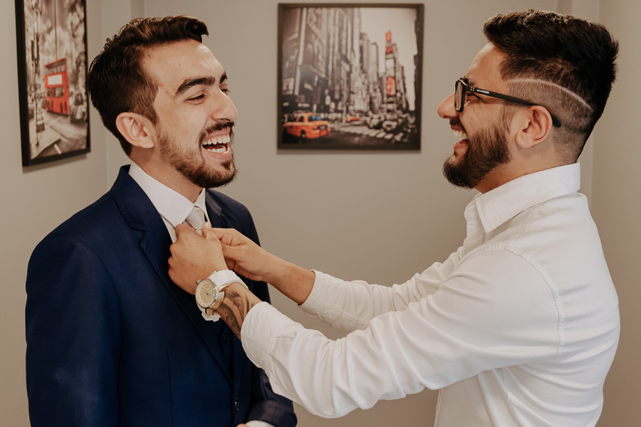 MAKING OF DA PREPARACAO DO NOIVO MATHEUS REALIZADO NA BARBEARIA TESOURAS CLUB EM MARINGA NO PARANA E FOTOGRAFADO POR LUCAS DREHER