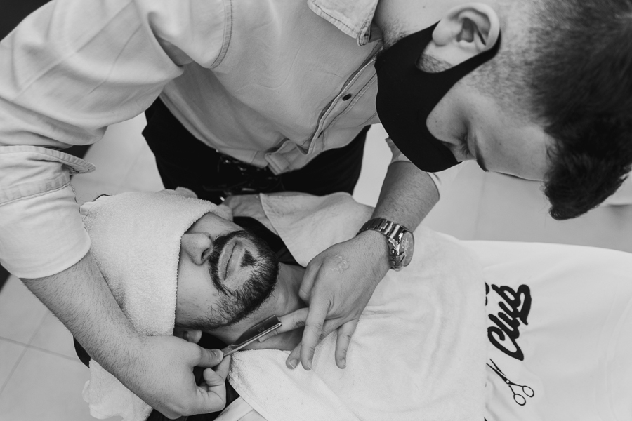 MAKING OF DA PREPARACAO DO NOIVO MATHEUS REALIZADO NA BARBEARIA TESOURAS CLUB EM MARINGA NO PARANA E FOTOGRAFADO POR LUCAS DREHER