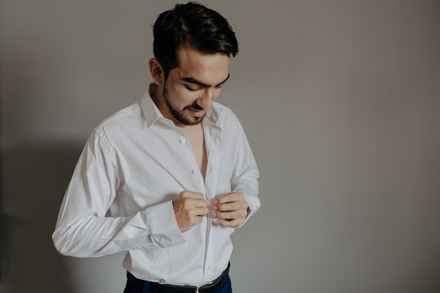 MAKING OF DA PREPARACAO DO NOIVO MATHEUS REALIZADO NA BARBEARIA TESOURAS CLUB EM MARINGA NO PARANA E FOTOGRAFADO POR LUCAS DREHER