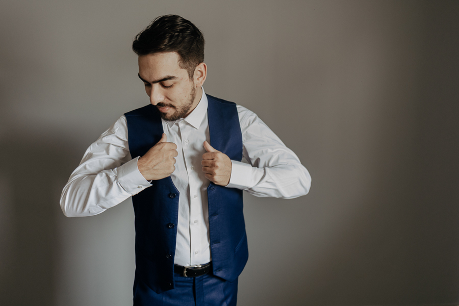 MAKING OF DA PREPARACAO DO NOIVO MATHEUS REALIZADO NA BARBEARIA TESOURAS CLUB EM MARINGA NO PARANA E FOTOGRAFADO POR LUCAS DREHER