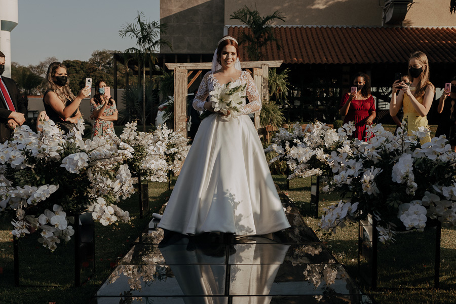CERIMONIA DE CASAMENTO AO AR LIVRE REALIZADO NA CHACARA ALLAN DE EM IGUATEMI NO PARANA E FOTOGRAFADO POR LUCAS DREHER E ALINE DREHER COM ASSESSORIA DA MF EVENTOS