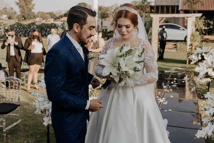 CERIMONIA DE CASAMENTO AO AR LIVRE REALIZADO NA CHACARA ALLAN DE EM IGUATEMI NO PARANA E FOTOGRAFADO POR LUCAS DREHER E ALINE DREHER COM ASSESSORIA DA MF EVENTOS
