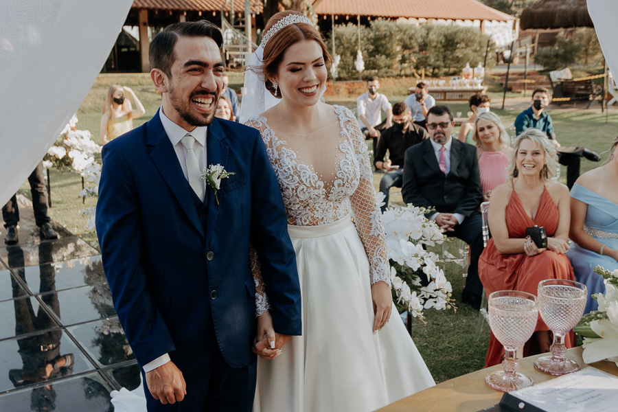 CERIMONIA DE CASAMENTO AO AR LIVRE REALIZADO NA CHACARA ALLAN DE EM IGUATEMI NO PARANA E FOTOGRAFADO POR LUCAS DREHER E ALINE DREHER COM ASSESSORIA DA MF EVENTOS