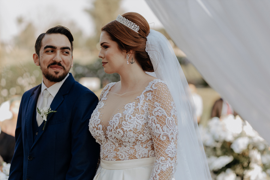 CERIMONIA DE CASAMENTO AO AR LIVRE REALIZADO NA CHACARA ALLAN DE EM IGUATEMI NO PARANA E FOTOGRAFADO POR LUCAS DREHER E ALINE DREHER COM ASSESSORIA DA MF EVENTOS