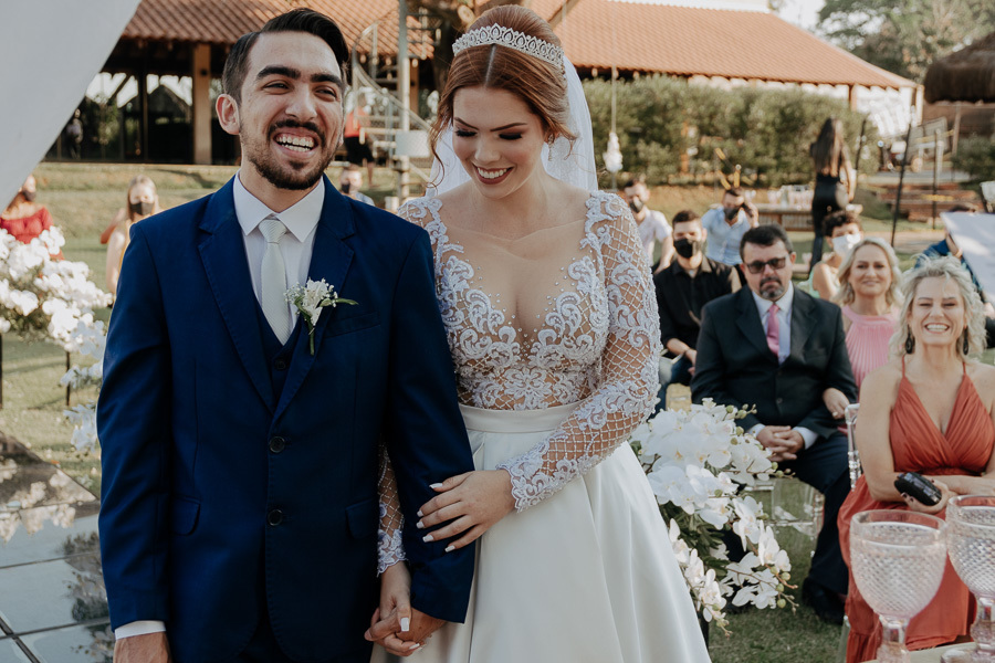 CERIMONIA DE CASAMENTO AO AR LIVRE REALIZADO NA CHACARA ALLAN DE EM IGUATEMI NO PARANA E FOTOGRAFADO POR LUCAS DREHER E ALINE DREHER COM ASSESSORIA DA MF EVENTOS