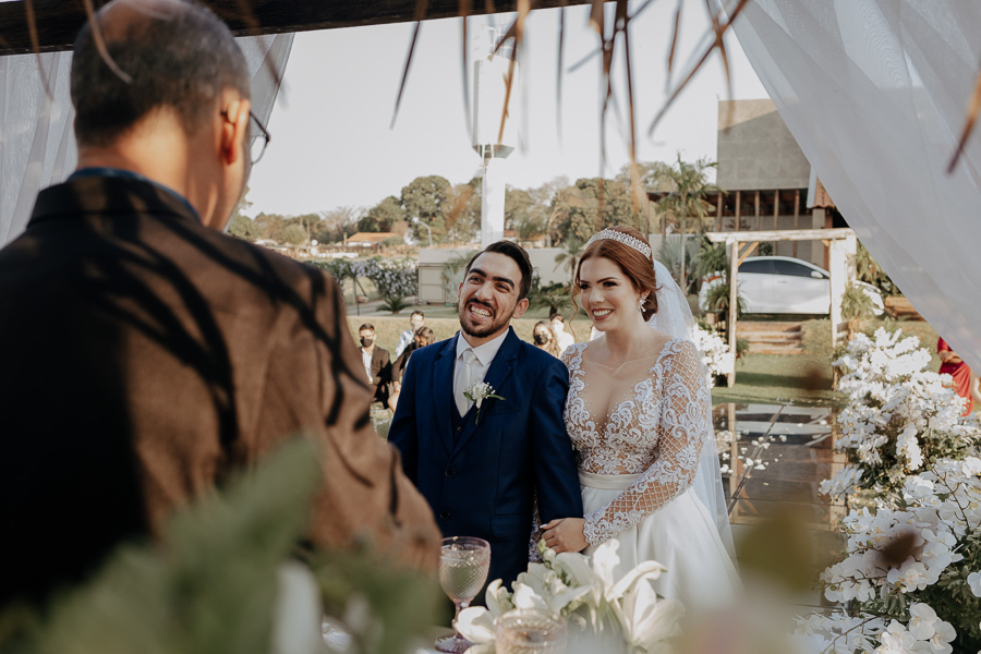 CERIMONIA DE CASAMENTO AO AR LIVRE REALIZADO NA CHACARA ALLAN DE EM IGUATEMI NO PARANA E FOTOGRAFADO POR LUCAS DREHER E ALINE DREHER COM ASSESSORIA DA MF EVENTOS