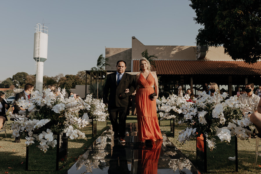 CERIMONIA DE CASAMENTO AO AR LIVRE REALIZADO NA CHACARA ALLAN DE EM IGUATEMI NO PARANA E FOTOGRAFADO POR LUCAS DREHER E ALINE DREHER COM ASSESSORIA DA MF EVENTOS