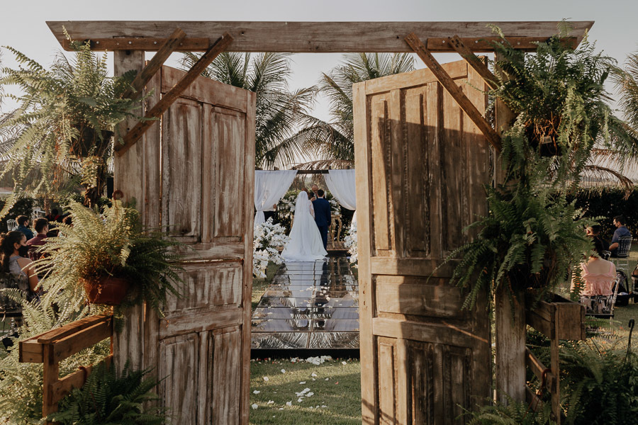 CERIMONIA DE CASAMENTO AO AR LIVRE REALIZADO NA CHACARA ALLAN DE EM IGUATEMI NO PARANA E FOTOGRAFADO POR LUCAS DREHER E ALINE DREHER COM ASSESSORIA DA MF EVENTOS