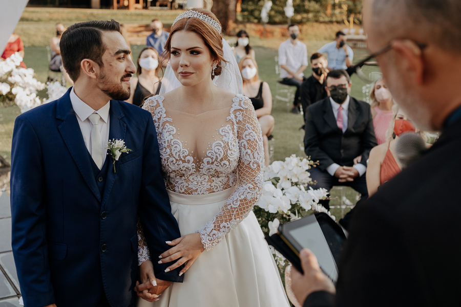 CERIMONIA DE CASAMENTO AO AR LIVRE REALIZADO NA CHACARA ALLAN DE EM IGUATEMI NO PARANA E FOTOGRAFADO POR LUCAS DREHER E ALINE DREHER COM ASSESSORIA DA MF EVENTOS