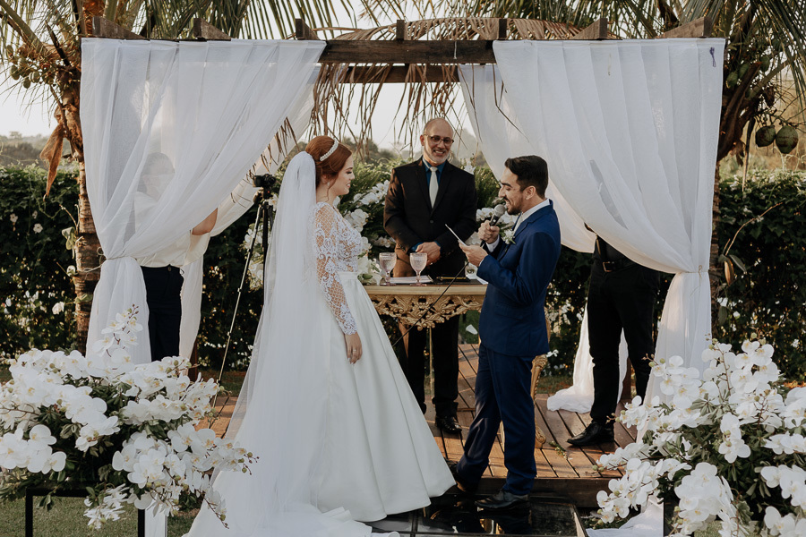 CERIMONIA DE CASAMENTO AO AR LIVRE REALIZADO NA CHACARA ALLAN DE EM IGUATEMI NO PARANA E FOTOGRAFADO POR LUCAS DREHER E ALINE DREHER COM ASSESSORIA DA MF EVENTOS