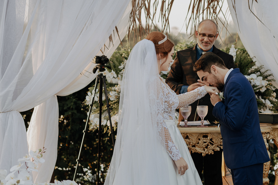 CERIMONIA DE CASAMENTO AO AR LIVRE REALIZADO NA CHACARA ALLAN DE EM IGUATEMI NO PARANA E FOTOGRAFADO POR LUCAS DREHER E ALINE DREHER COM ASSESSORIA DA MF EVENTOS