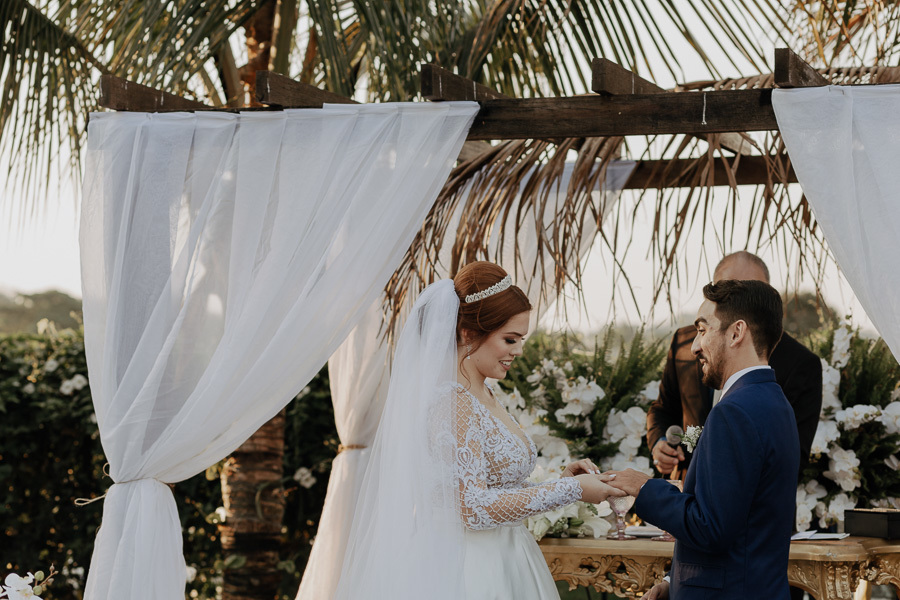CERIMONIA DE CASAMENTO AO AR LIVRE REALIZADO NA CHACARA ALLAN DE EM IGUATEMI NO PARANA E FOTOGRAFADO POR LUCAS DREHER E ALINE DREHER COM ASSESSORIA DA MF EVENTOS