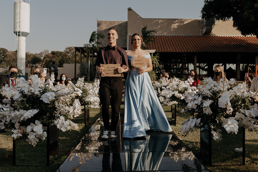 CERIMONIA DE CASAMENTO AO AR LIVRE REALIZADO NA CHACARA ALLAN DE EM IGUATEMI NO PARANA E FOTOGRAFADO POR LUCAS DREHER E ALINE DREHER COM ASSESSORIA DA MF EVENTOS