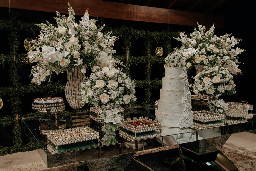 RECEPÇÃO DE CASAMENTO AO AR LIVRE REALIZADO NA CHACARA ALLAN DE EM IGUATEMI NO PARANA E FOTOGRAFADO POR LUCAS DREHER E ALINE DREHER COM ASSESSORIA DA MF EVENTOS