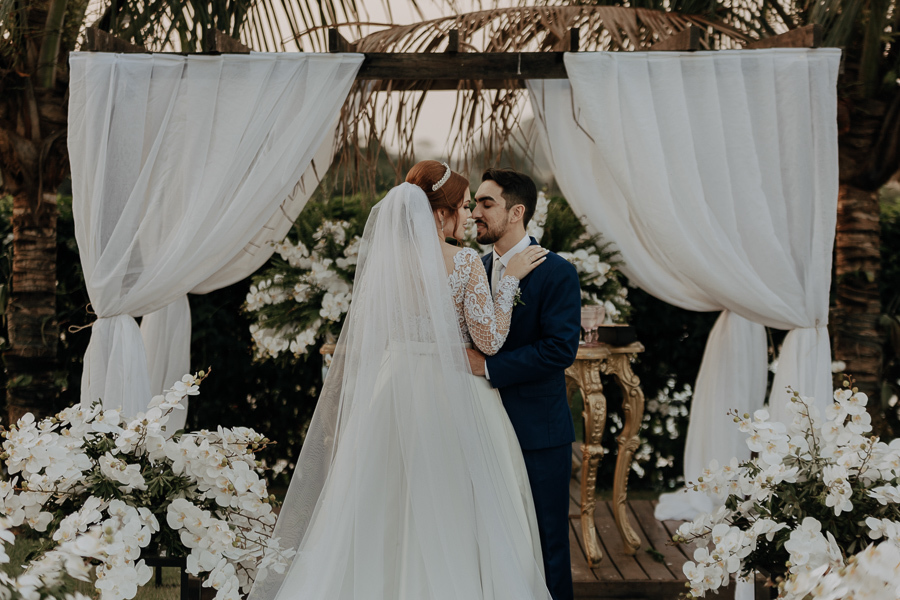 CERIMONIA DE CASAMENTO AO AR LIVRE REALIZADO NA CHACARA ALLAN DE EM IGUATEMI NO PARANA E FOTOGRAFADO POR LUCAS DREHER E ALINE DREHER COM ASSESSORIA DA MF EVENTOS