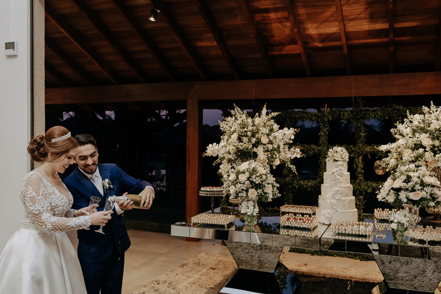 RECEPÇÃO DE CASAMENTO AO AR LIVRE REALIZADO NA CHACARA ALLAN DE EM IGUATEMI NO PARANA E FOTOGRAFADO POR LUCAS DREHER E ALINE DREHER COM ASSESSORIA DA MF EVENTOS