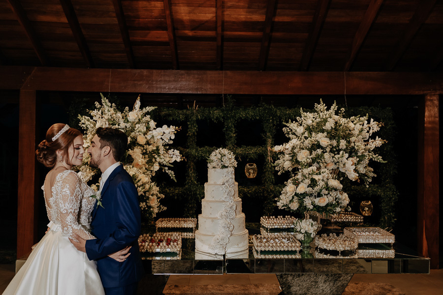RECEPÇÃO DE CASAMENTO AO AR LIVRE REALIZADO NA CHACARA ALLAN DE EM IGUATEMI NO PARANA E FOTOGRAFADO POR LUCAS DREHER E ALINE DREHER COM ASSESSORIA DA MF EVENTOS