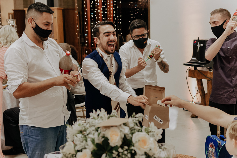 RECEPÇÃO DE CASAMENTO AO AR LIVRE REALIZADO NA CHACARA ALLAN DE EM IGUATEMI NO PARANA E FOTOGRAFADO POR LUCAS DREHER E ALINE DREHER COM ASSESSORIA DA MF EVENTOS