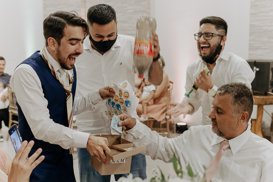RECEPÇÃO DE CASAMENTO AO AR LIVRE REALIZADO NA CHACARA ALLAN DE EM IGUATEMI NO PARANA E FOTOGRAFADO POR LUCAS DREHER E ALINE DREHER COM ASSESSORIA DA MF EVENTOS
