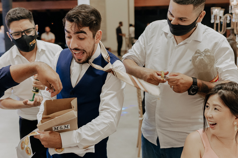 RECEPÇÃO DE CASAMENTO AO AR LIVRE REALIZADO NA CHACARA ALLAN DE EM IGUATEMI NO PARANA E FOTOGRAFADO POR LUCAS DREHER E ALINE DREHER COM ASSESSORIA DA MF EVENTOS