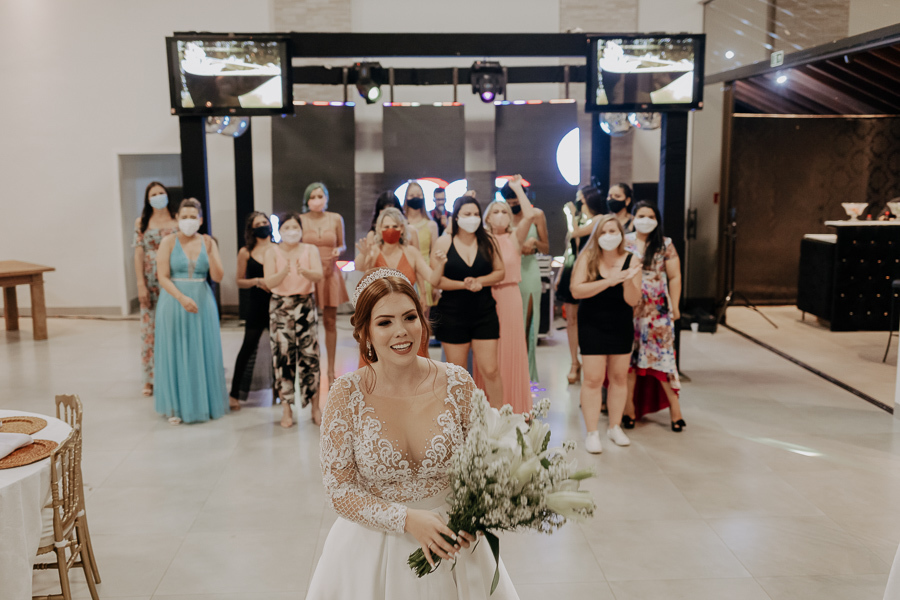 RECEPÇÃO DE CASAMENTO AO AR LIVRE REALIZADO NA CHACARA ALLAN DE EM IGUATEMI NO PARANA E FOTOGRAFADO POR LUCAS DREHER E ALINE DREHER COM ASSESSORIA DA MF EVENTOS