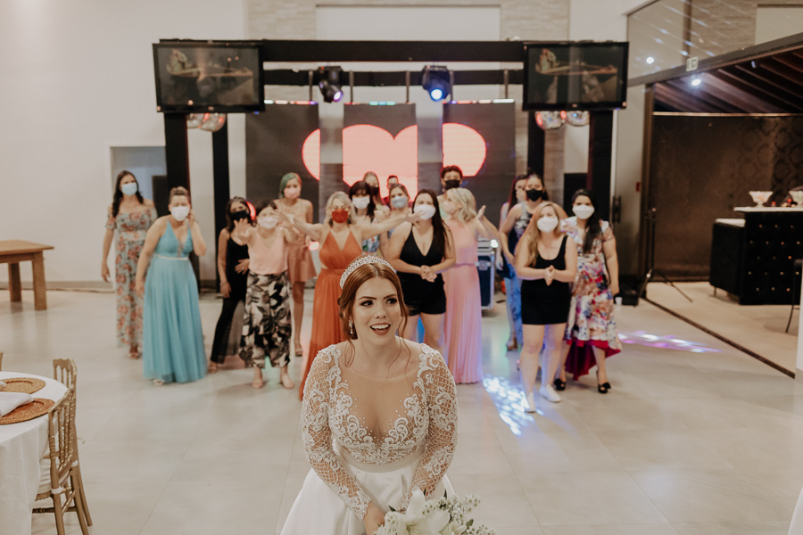 RECEPÇÃO DE CASAMENTO AO AR LIVRE REALIZADO NA CHACARA ALLAN DE EM IGUATEMI NO PARANA E FOTOGRAFADO POR LUCAS DREHER E ALINE DREHER COM ASSESSORIA DA MF EVENTOS