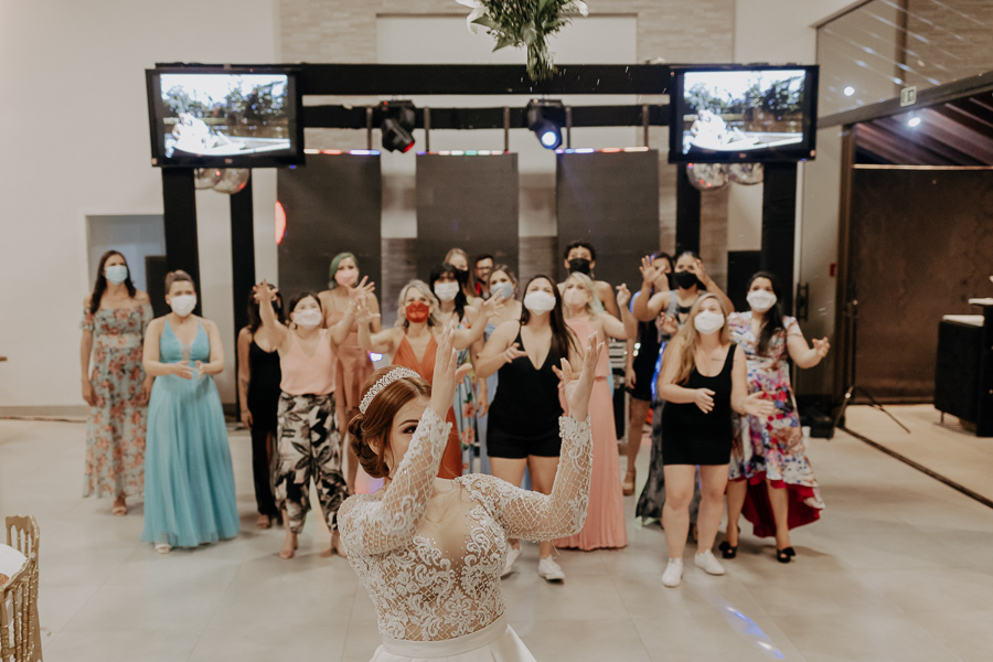 RECEPÇÃO DE CASAMENTO AO AR LIVRE REALIZADO NA CHACARA ALLAN DE EM IGUATEMI NO PARANA E FOTOGRAFADO POR LUCAS DREHER E ALINE DREHER COM ASSESSORIA DA MF EVENTOS