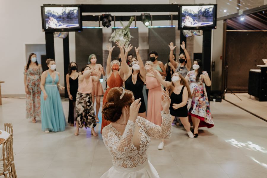 RECEPÇÃO DE CASAMENTO AO AR LIVRE REALIZADO NA CHACARA ALLAN DE EM IGUATEMI NO PARANA E FOTOGRAFADO POR LUCAS DREHER E ALINE DREHER COM ASSESSORIA DA MF EVENTOS