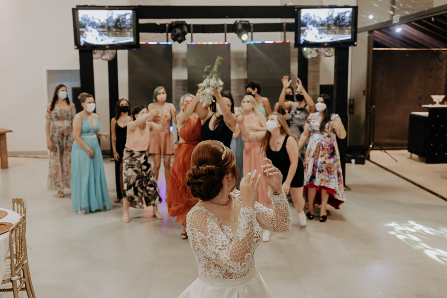 RECEPÇÃO DE CASAMENTO AO AR LIVRE REALIZADO NA CHACARA ALLAN DE EM IGUATEMI NO PARANA E FOTOGRAFADO POR LUCAS DREHER E ALINE DREHER COM ASSESSORIA DA MF EVENTOS