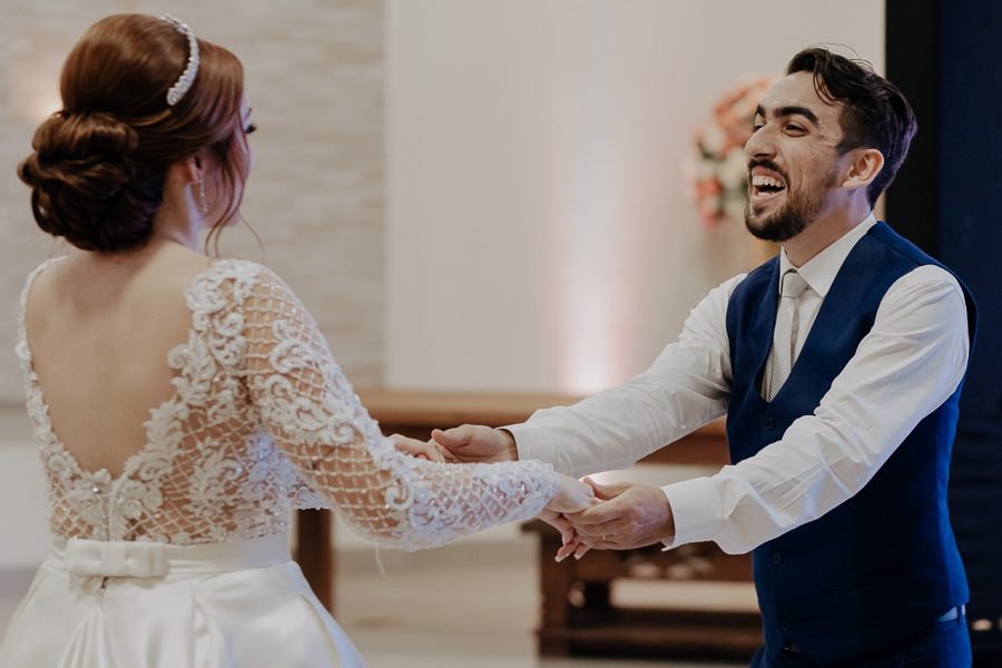 RECEPÇÃO DE CASAMENTO AO AR LIVRE REALIZADO NA CHACARA ALLAN DE EM IGUATEMI NO PARANA E FOTOGRAFADO POR LUCAS DREHER E ALINE DREHER COM ASSESSORIA DA MF EVENTOS