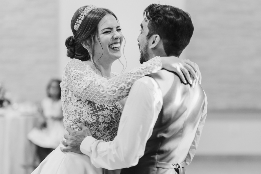 RECEPÇÃO DE CASAMENTO AO AR LIVRE REALIZADO NA CHACARA ALLAN DE EM IGUATEMI NO PARANA E FOTOGRAFADO POR LUCAS DREHER E ALINE DREHER COM ASSESSORIA DA MF EVENTOS