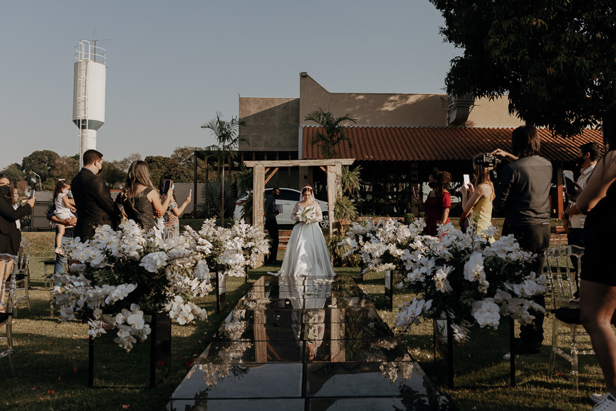 CERIMONIA DE CASAMENTO AO AR LIVRE REALIZADO NA CHACARA ALLAN DE EM IGUATEMI NO PARANA E FOTOGRAFADO POR LUCAS DREHER E ALINE DREHER COM ASSESSORIA DA MF EVENTOS