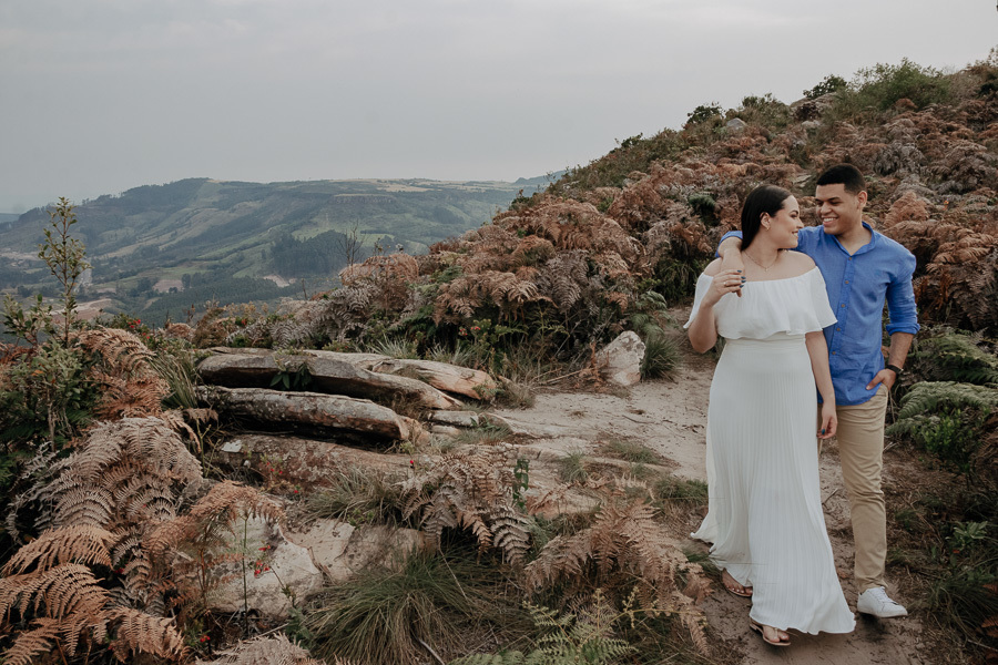 ENSAIO PRE WEDDING REALIZADO NO MORRO DA PEDRA BRANCA EM ORTIGUEIRA PARANA E FOTOGRAFADO POR LUCAS DREHER