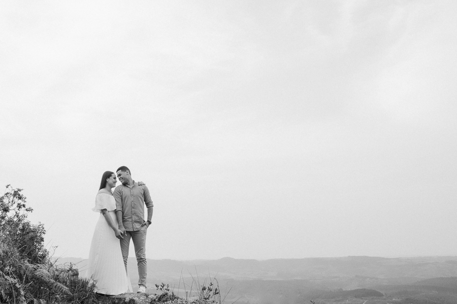 ENSAIO PRE WEDDING REALIZADO NO MORRO DA PEDRA BRANCA EM ORTIGUEIRA PARANA E FOTOGRAFADO POR LUCAS DREHER